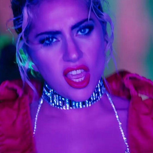 ARTPOPMOOD's tweet image. ESQ EL VIDEO ES UNA PUTA LOCURA Y ME ENCANTA #JHONWAYNE