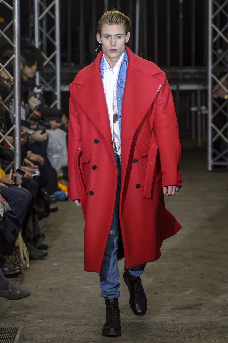 HommeEssential's tweet image. Eighties punk and skinhead references &amp;amp; scandals of English royalty inspire #Icosae FW17 collection: goo.gl/hkpt3Y #PFW17