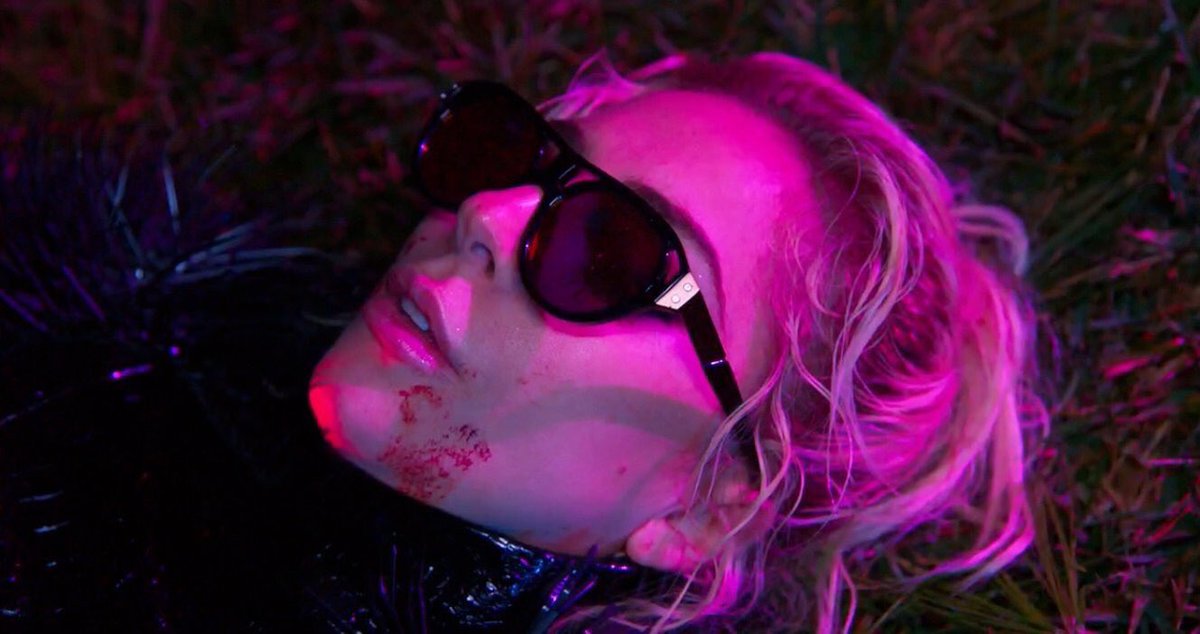 ARTPOPMOOD's tweet image. ESQ EL VIDEO ES UNA PUTA LOCURA Y ME ENCANTA #JHONWAYNE