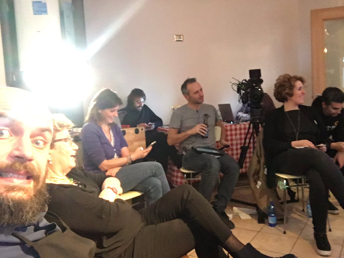 dafiumicino's tweet photo. Siamo in diretta durante le pubblicità di #sanremo2017 dajeeee!!! #SanremoCeres @Ceres @maramaionchi https://t.co/CyOuxoIELP