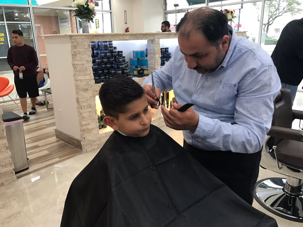 txroyalcut's tweet photo. Fresh Cut Friday is almost here! Beat the wait and book your appointment now! Call (972) 677-7738 #royalty #barbershop #dallasbarbers https://t.co/5A1PToZiga