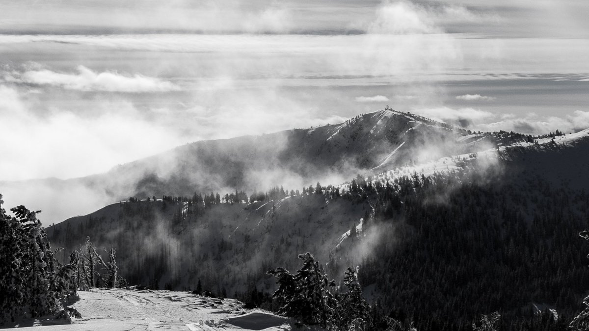 #BCSkiChat A3 I never get tired of this view from Apex.  So many lines, and they're RIGHT THERE!