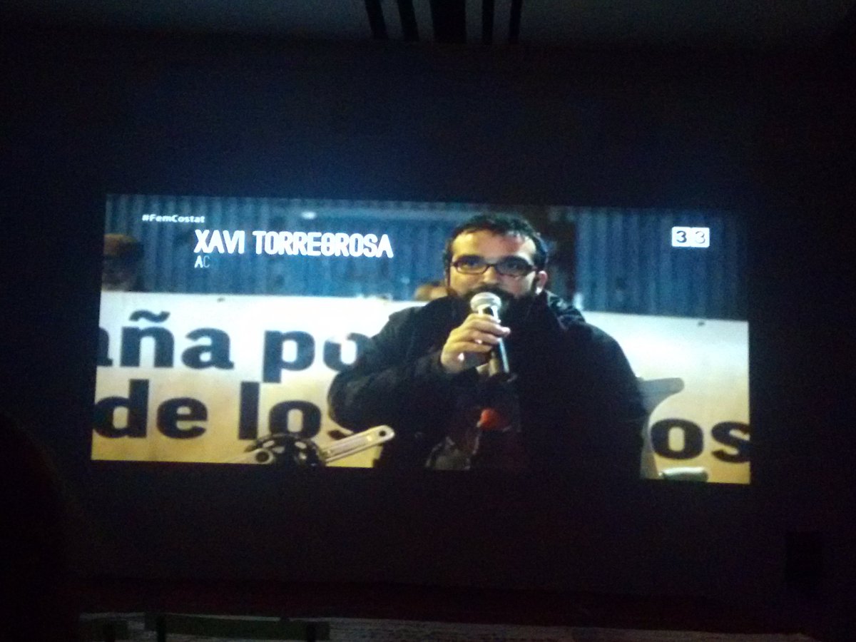 El_Tubab's tweet photo. Veient el docu @LaPuertaAzuldoc en @ca_revolta que ara se està emetent en el #Canal33 a Catalunya #CIEsNO #FemCostat https://t.co/4rKVHeVutL