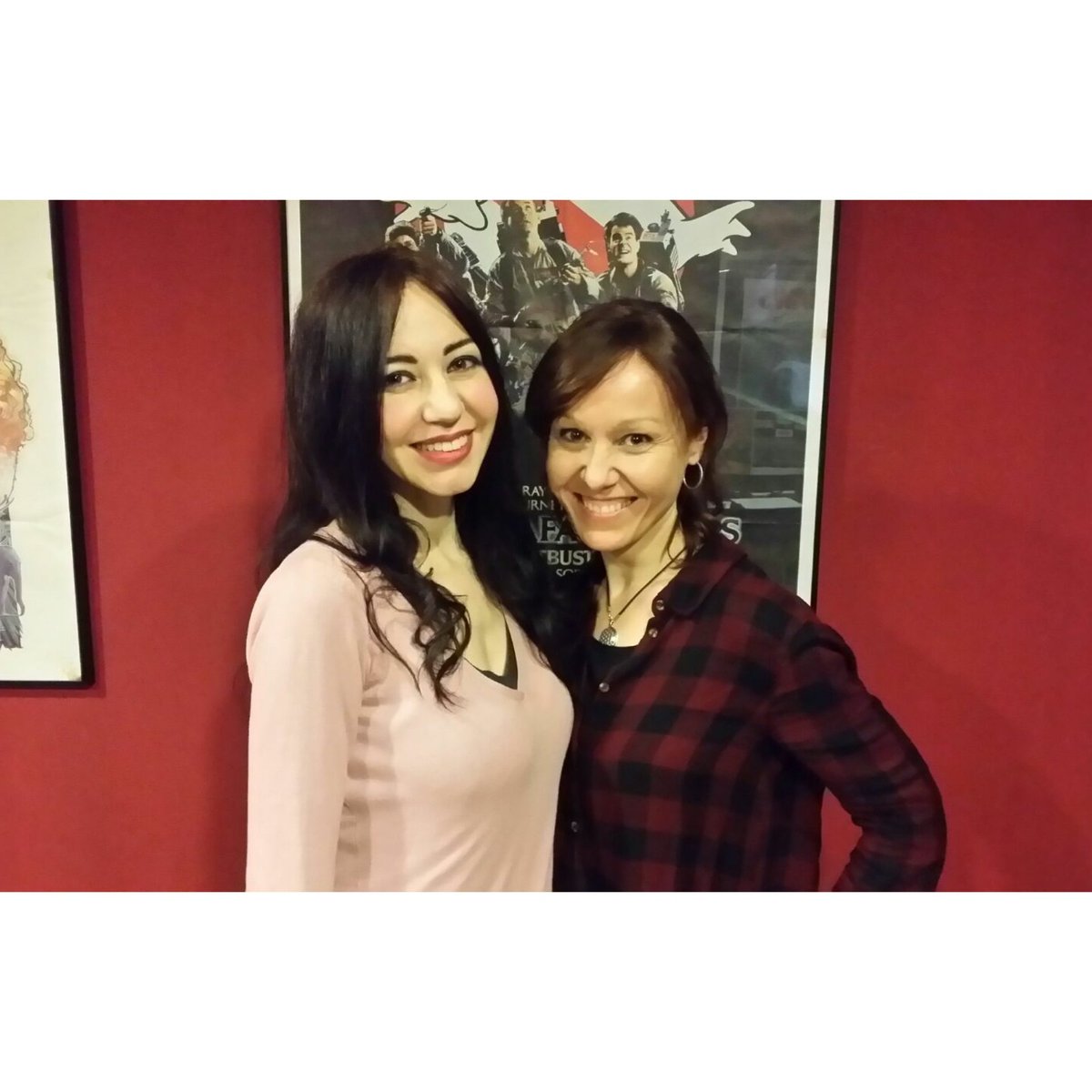 emma_caballero_'s tweet photo. Con Chus Pereiro, durante la proyección del largometraje "Colision", escrito y dirigido por Marc Fàbregas en la Sala Artistic Metropol. 🎬😍👏🎥 https://t.co/koa9CGjxGZ