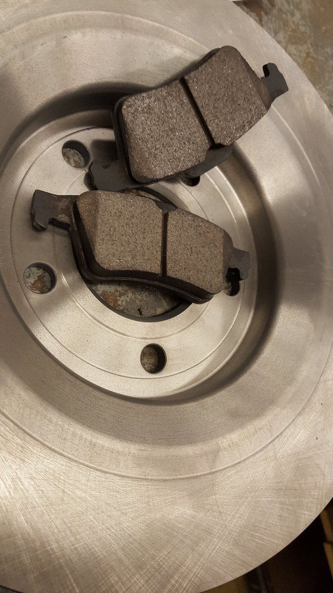 enaholtermann's tweet photo. Learning about Disc Brakes in #FOCI213 #Transportation workshop 🚘 @QueensEduc #TechEd2017 #handsonlearning #realworldskills #makerspace https://t.co/yVv14hv6zx
