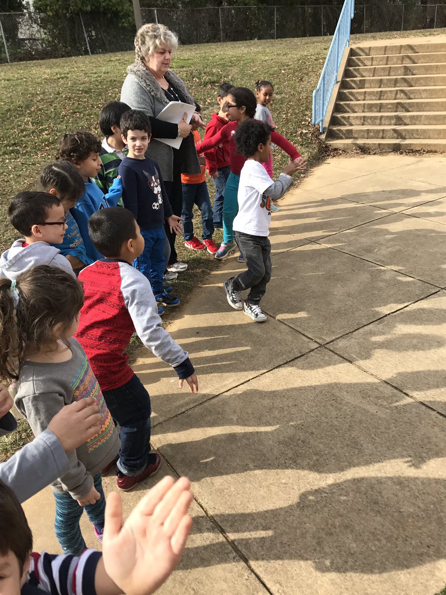 Falcon_Carden's tweet photo. What a perfect day to start our science unit on shadows!  @ForestdaleES #learningthroughexploration #kidsthoughtitwasabonusrecess https://t.co/EayaV7zasQ