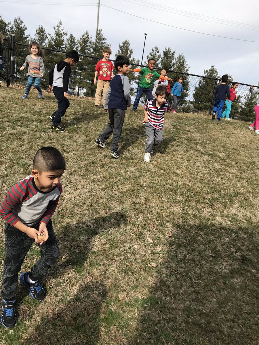 Falcon_Carden's tweet photo. What a perfect day to start our science unit on shadows!  @ForestdaleES #learningthroughexploration #kidsthoughtitwasabonusrecess https://t.co/EayaV7zasQ