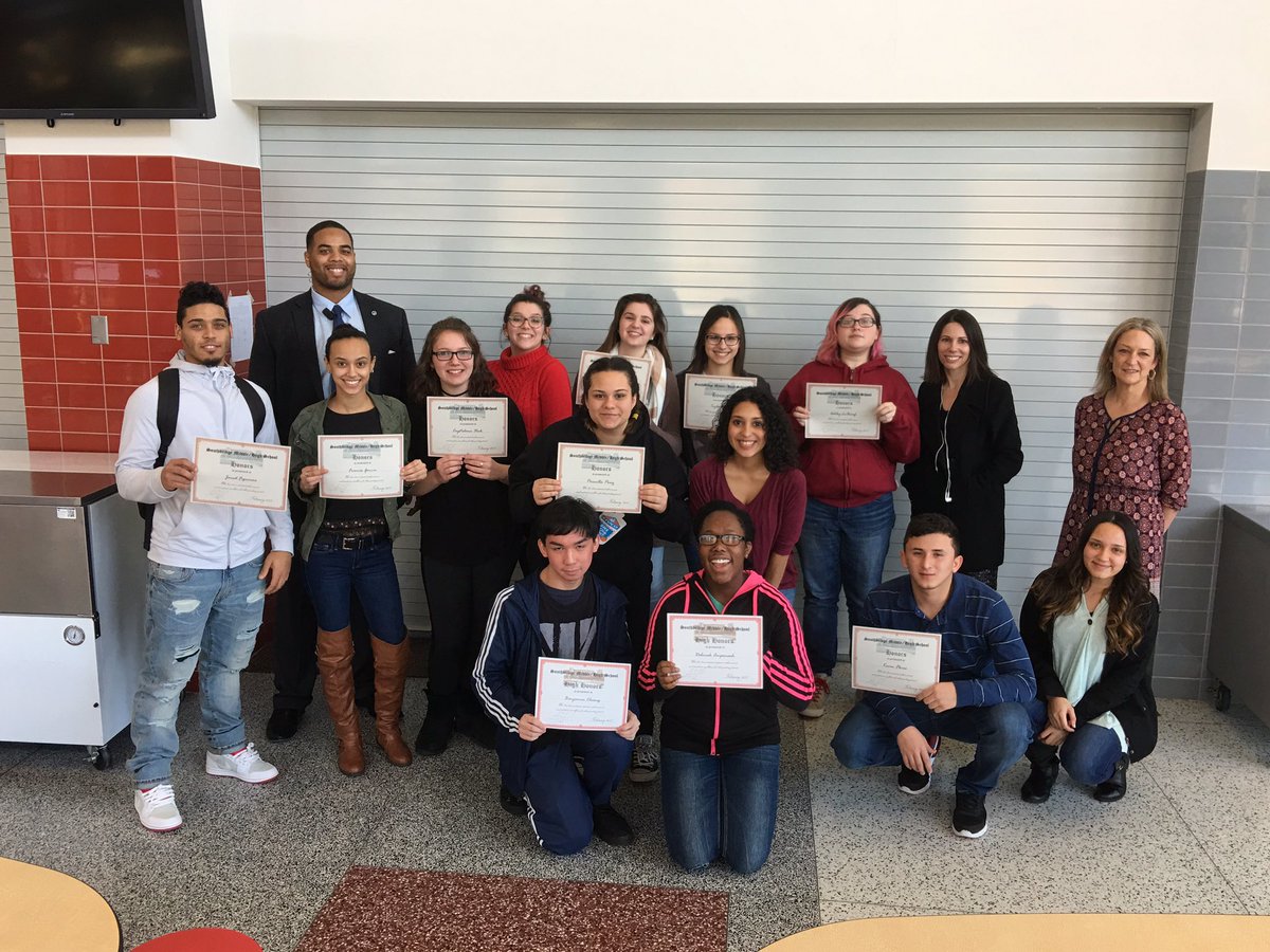 draetown's tweet photo. Class of 2018!! These students received Honors and High Honors!! #pioneerpride @DrJessHuizenga @RealPioneerFam @SHSstucopride https://t.co/hWvMaltMC6