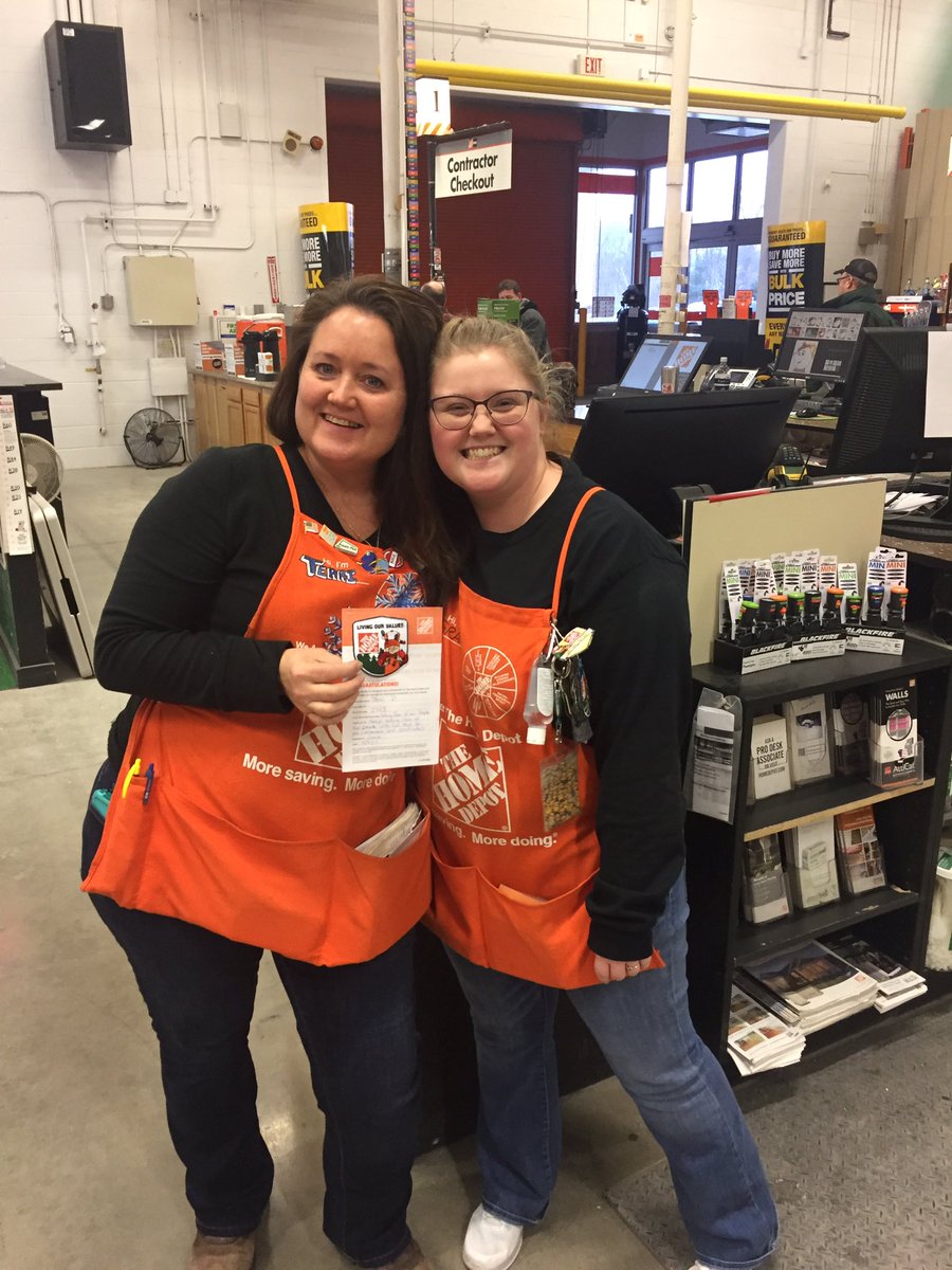 LakeOrionTHD's tweet photo. @WinsorKathryn Gracie is "Paiging" it forward! Great Job to Terri!!@SallyGansiorTHD #2743 https://t.co/SN7RupsWoa
