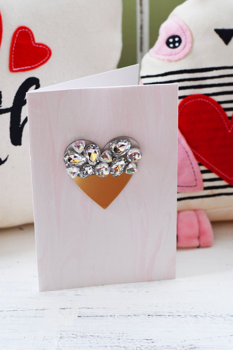 SavvySavingCoup's tweet photo. Q3: @Hallmark has the right card for everyone in your life. Who do you give Valentine’s Day cards to? #HallmarkAtWalgreens #NoOrdinaryCard https://t.co/deA3iLJfc1