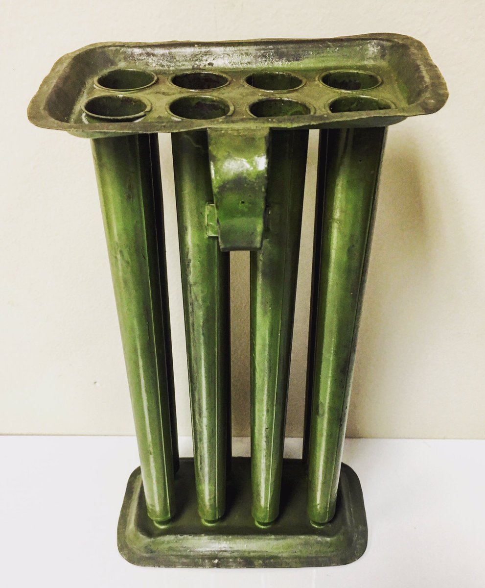 pettersonmuseum's tweet photo. 8-Candle Mold • enameled tin • 1850 • USA 
#BrightIdeas 🕯 https://t.co/vubzEjS700