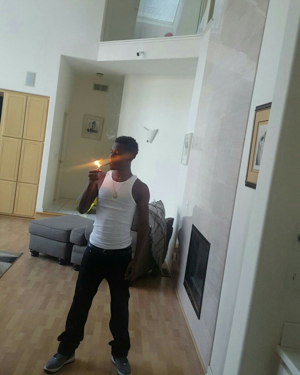 RayBandz4Real's tweet photo. Wish yall can hear the echo in the background wen i yell RayBandz in my new brib. #RayBandz #BluWater #BluWaterStudios https://t.co/4fT0FeLQAz