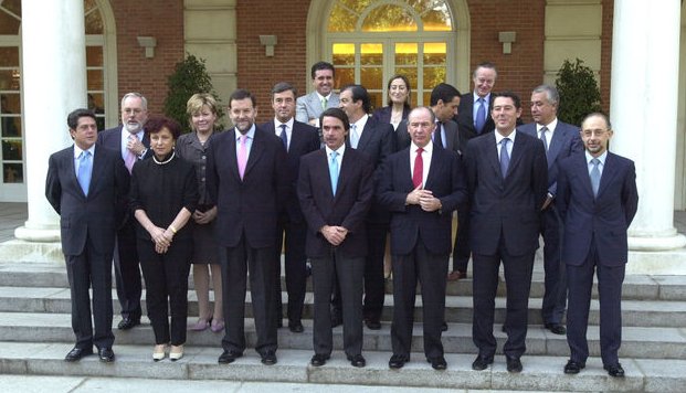 eldiarioes's tweet photo. Rato cobró de varias empresas del Ibex mientras era vicepresidente del Gobierno de Aznar https://t.co/QVYP1Fft6v https://t.co/SVc0XGTWNc