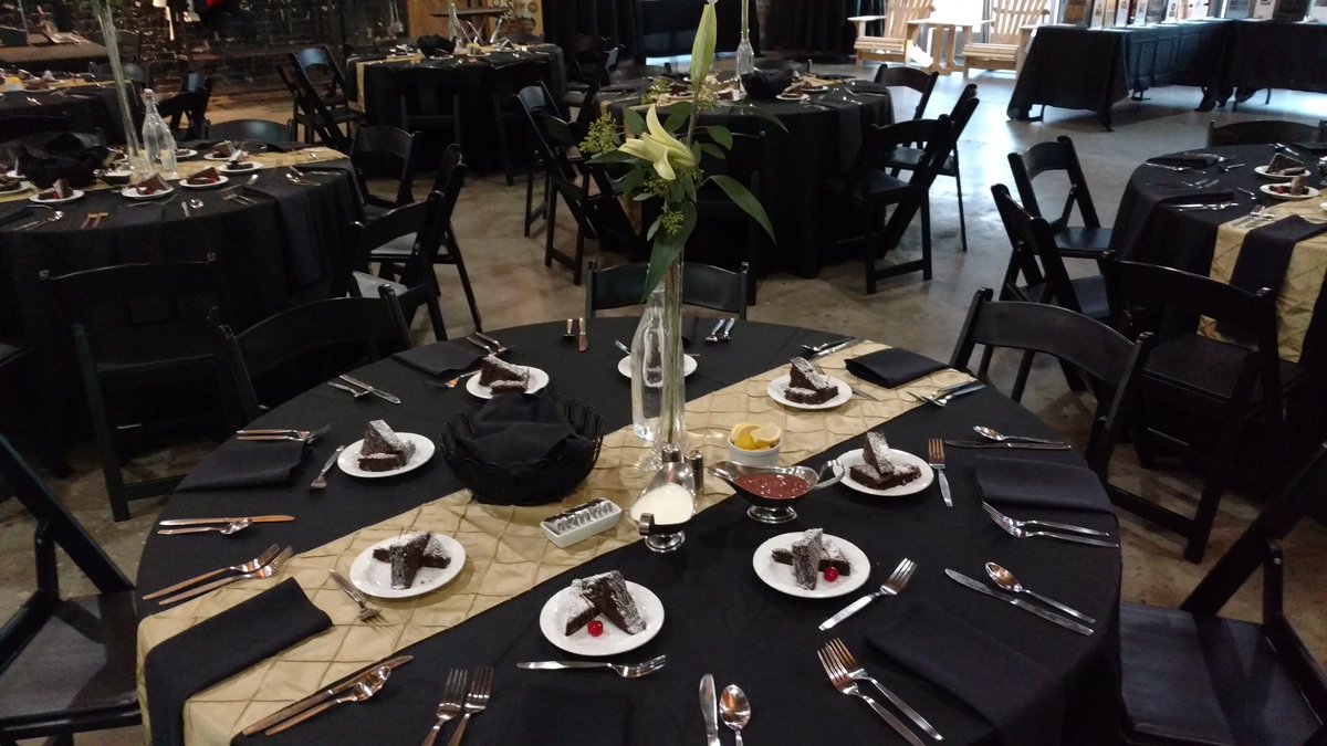 Aren't these table settings great?!