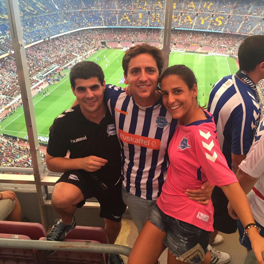Enrique_MoHe's tweet photo. Su majestad el Rey nos espera! Allí les ganamos, en Madrid lo gozaremos #Alavés @07Rulo @Edurne_guvillar https://t.co/LU9oN91mox
