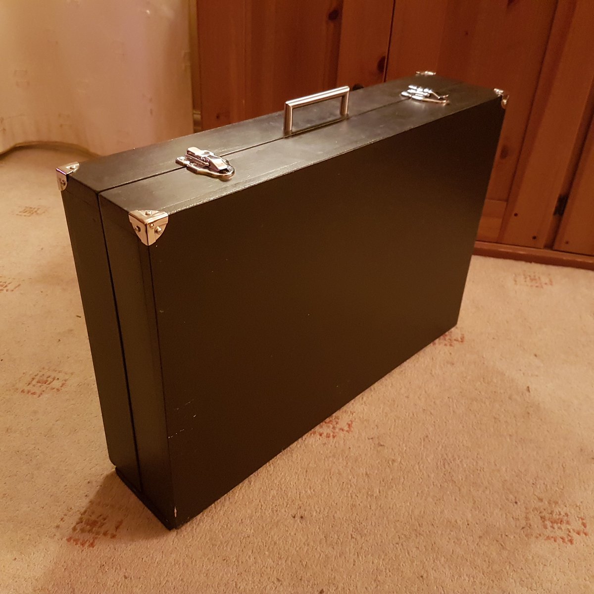 gazbea's tweet photo. I'm a happy man😊 couple of small touch ups to do, but I think it's done for the moment. #bloodbowlsuitcase #bloodbowl https://t.co/AotraP9Cu5