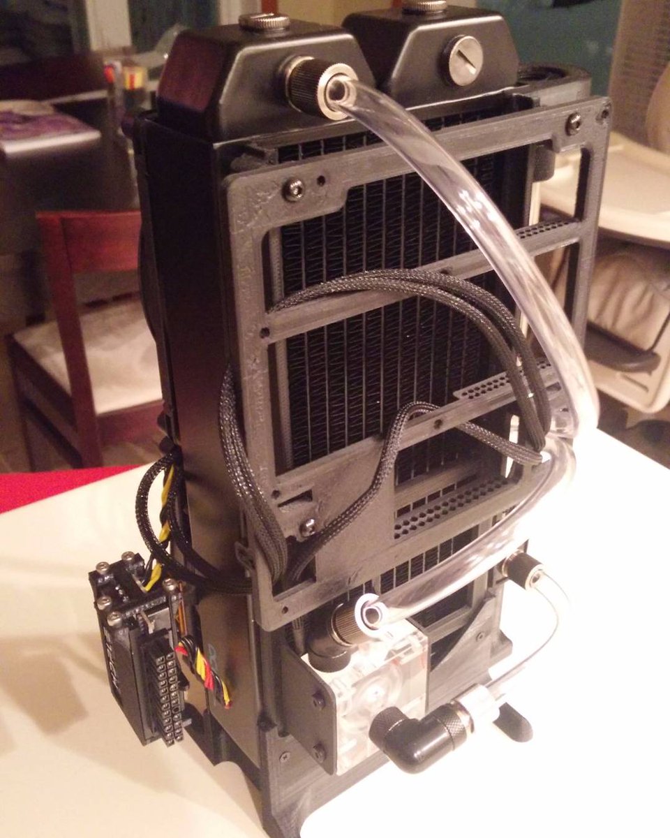 ModMyMods's tweet photo. #Verticality Update!
Full view 2
Next will be some work on the motherboard mount.
Looking sweeet @Duality92 
#AMD #GSkill #HDPLEX https://t.co/YwBYEO44mb