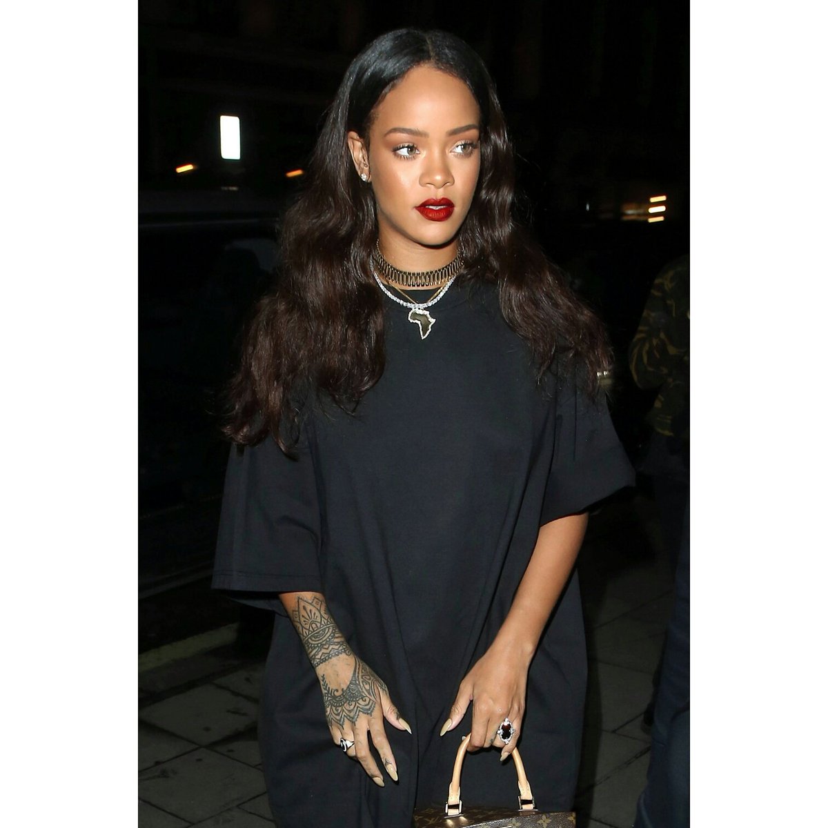 trendhubuk's tweet photo. #trendhubofficial #rihanna #streetstyle #streetwear #fashion #music #asos #blogger #photography #womenswear #womensfashion #streetfashion https://t.co/DlW5YNpMWz