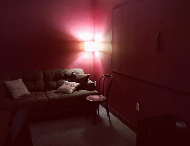 MalarkeyBR's tweet photo. 📷 | Boa noite quarto vermelho #memudando #tvd https://t.co/V8YVoqKTUy
