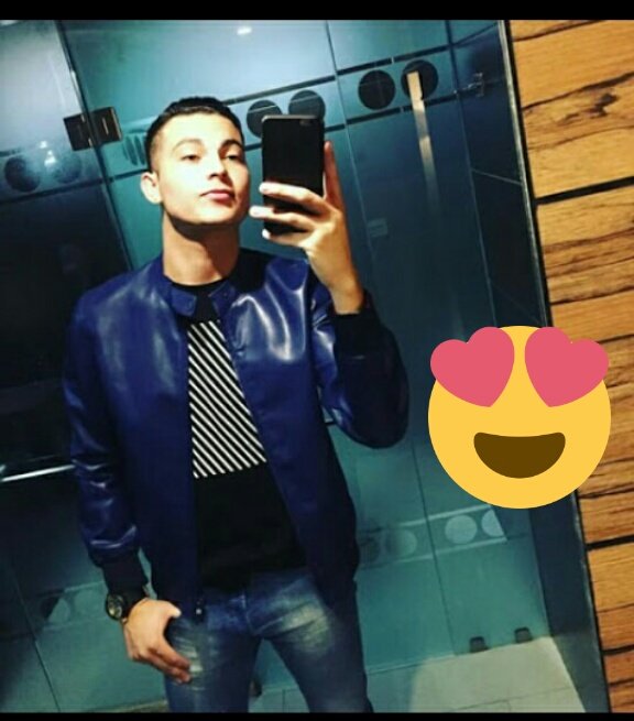 IncomparablesCN's tweet photo. Así o más guapo nuestro rey ❤👑🙈 @cesarnavarroa #TeamIncomparables  👑❤ https://t.co/qDDEFo3p78