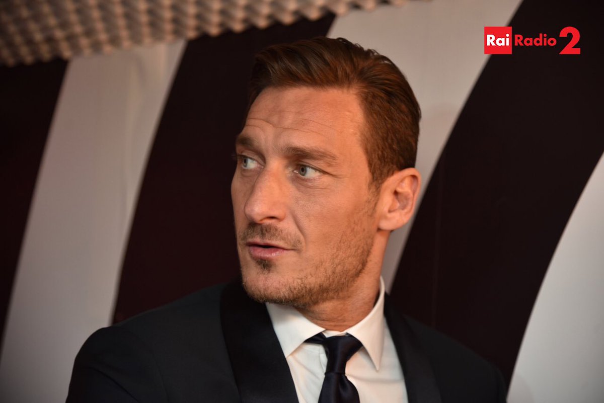 RaiRadio2's tweet photo. Capitano, campione, presentatore, autore TV e chissà cos'altro! Francesco Totti GRAZIE di essere passato anche in radio 📻 #sanremo2017 https://t.co/8HiUY1zJMf