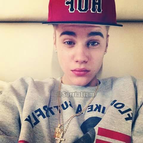 ProjetooBieber's tweet photo. RT=VOTO 
#Beliebers #BestFanArmy #iHeartAwards https://t.co/xVFgbxS0bA