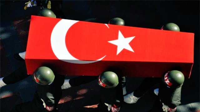 TRogretmen's tweet photo. Fırat Kalkanı Harekatı'nda şehit düşen kahraman askerlerimize Allah'tan rahmet; ailelerine, sevenlerine ve milletimize başsağlığı diliyoruz. https://t.co/pdoWRLlT5O