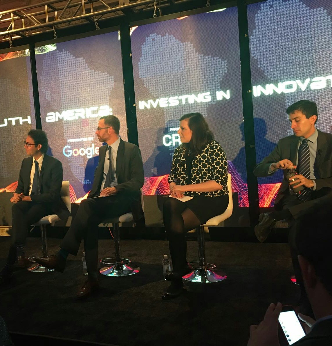 Ministerio_TIC's tweet photo. En #ExperienceColombiaTech Vice TI @QuinteroCalle habla de la tecnología como factor determinante en transformación social y económica. https://t.co/YYDzcni3aP
