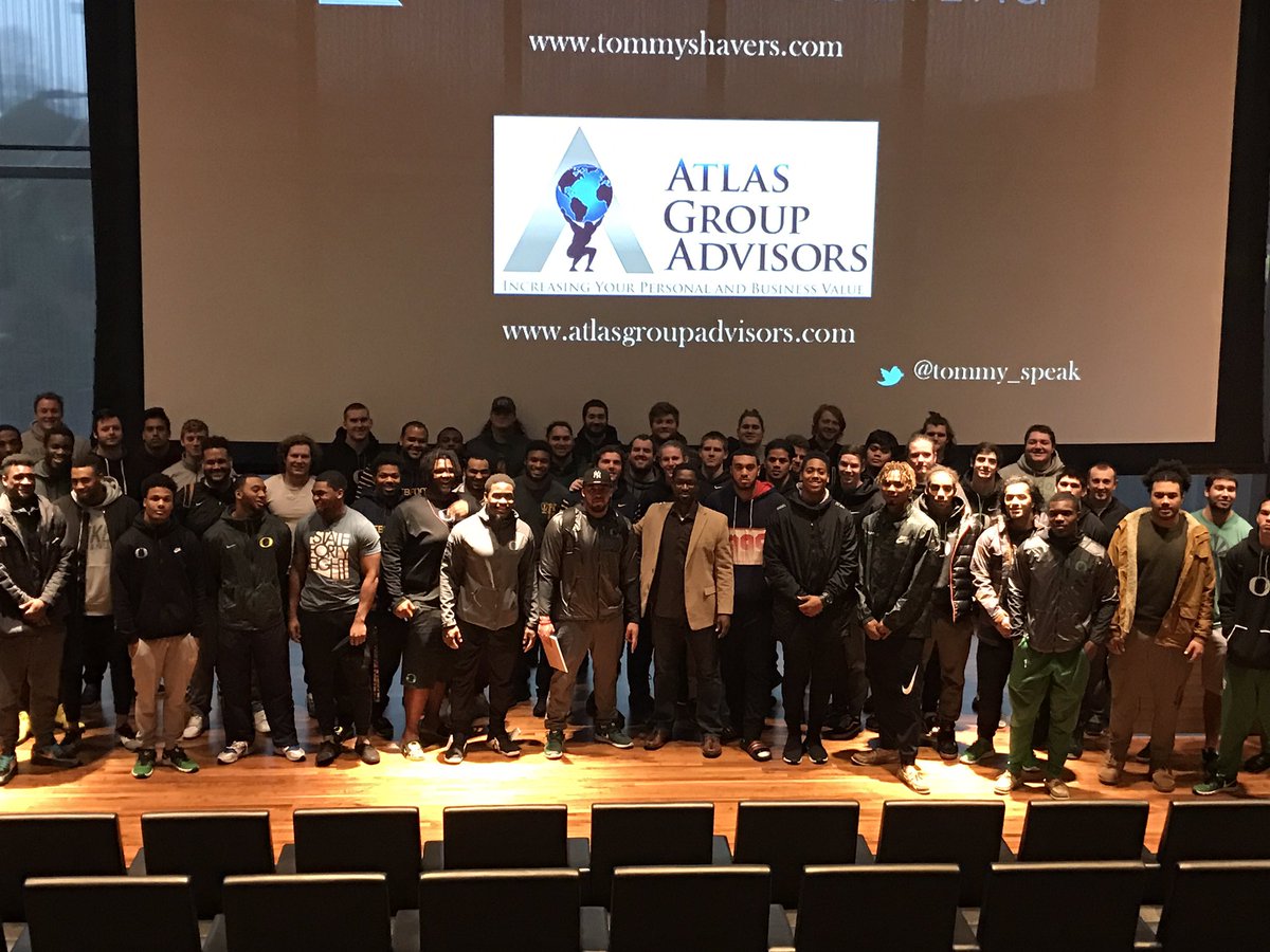 TraeHackett's tweet photo. @Tommy_Speak was truly thought provoking. Received so many pearls of wisdom I feel rich. #GoDucks #DoSomething #AscenttoGreatness https://t.co/nWSntj83oI