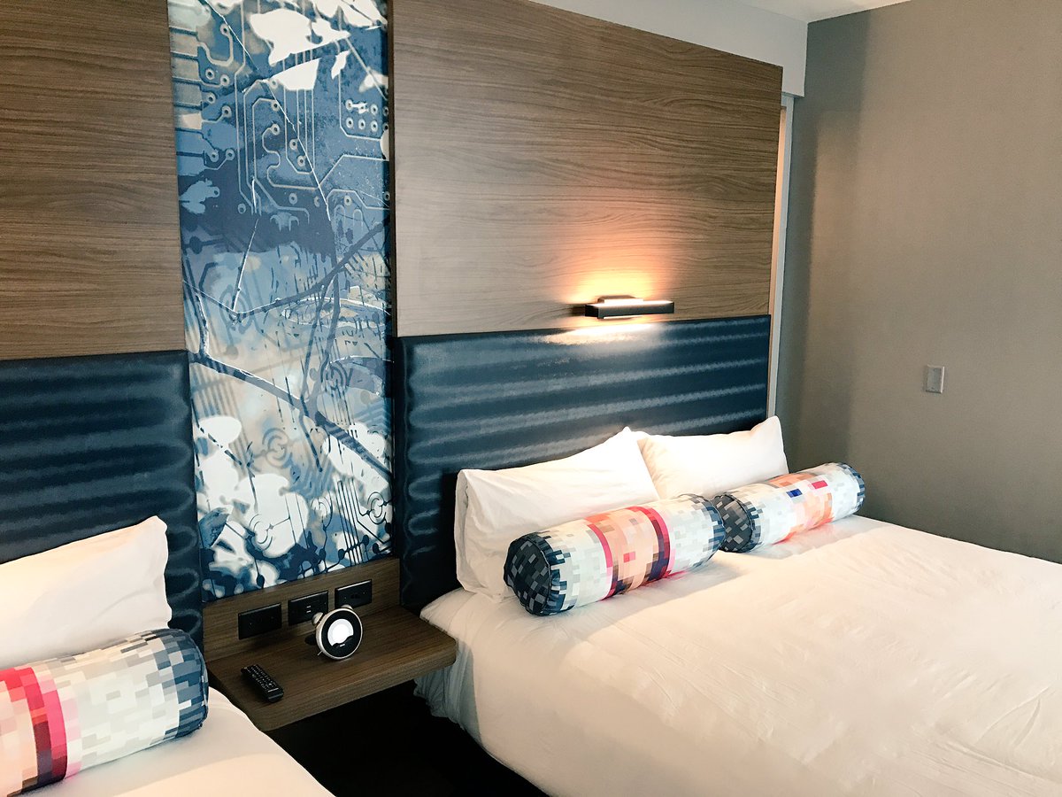AloftHillsBeav's tweet photo. Only a few months left before you can come relax in our spacious Double California King room #Aloft #BigBedsBigRoom https://t.co/5ikuVNHyPL