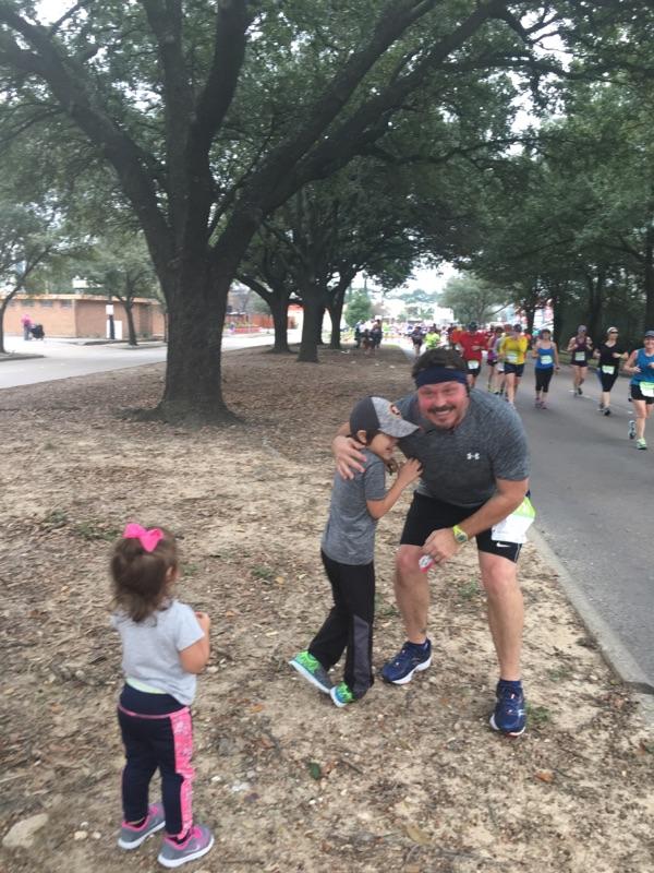 janelle_bludau's tweet photo. Husband and father of two collapses after running Houston Chevron Marathon. He hasn't woken up since and doctors don't know why. @KPRC2 https://t.co/eBSowfifs2