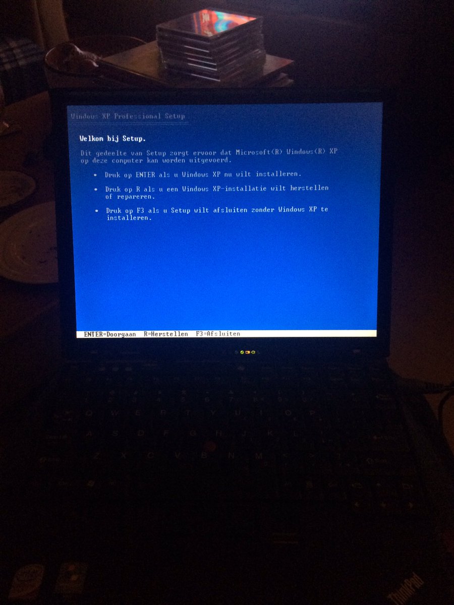 TristanSekeris's tweet photo. Lekker #oldschool #Windows #XP installeren op een #laptop waar origineel #Vista op staat xD. #Kangewoon #ViaUSB https://t.co/WSEBi4eDU4