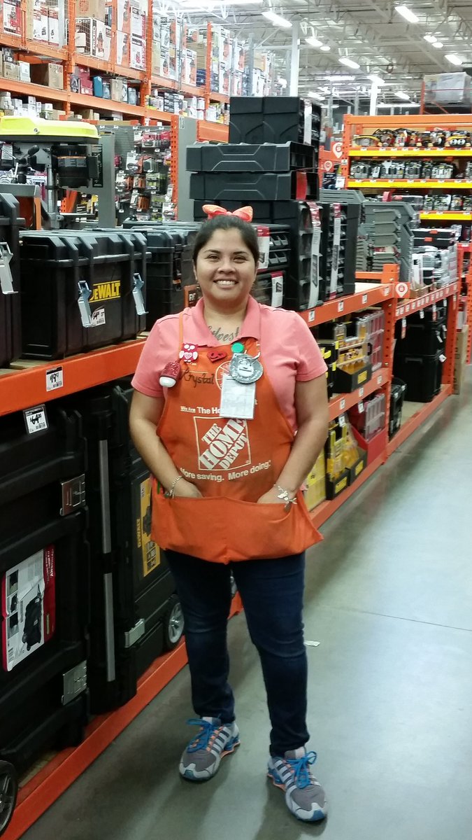 LisaCallin's tweet photo. Krystal is having a blast π£π₯ learning hardware. Moving up the ladder from the front end. Great job. #6564 #52WeeksStrong https://t.co/pEZI2Xq8GI