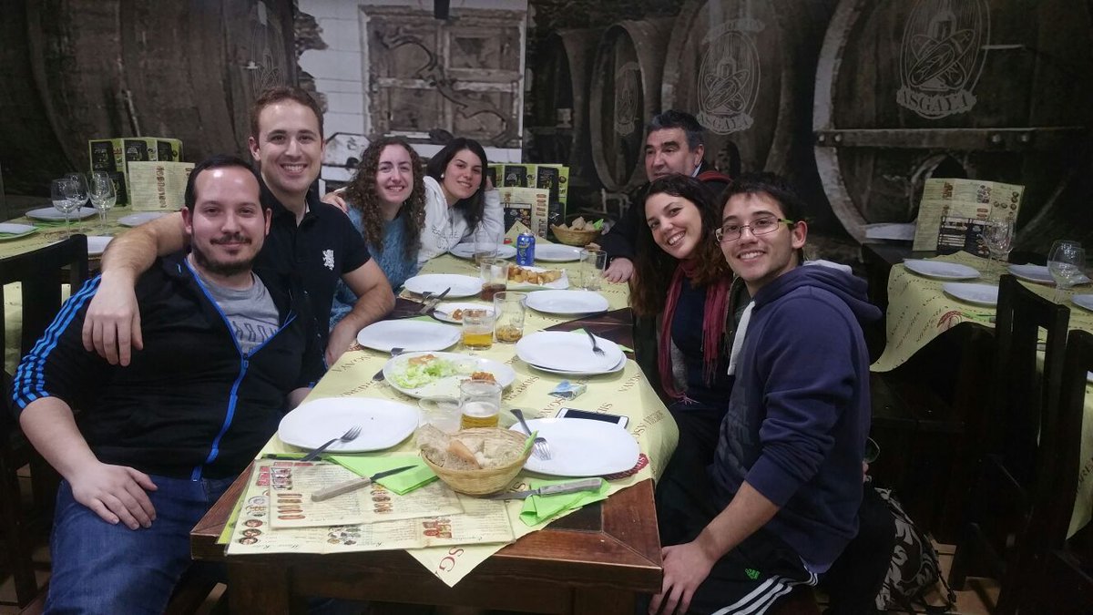 CuquiNarvaez's tweet photo. La despedida de Stella! @MarioV89 @Amparoh_94 @jmonterogom @robertovazque94  #vuelvesconloscanguros https://t.co/alTUKR29Cm
