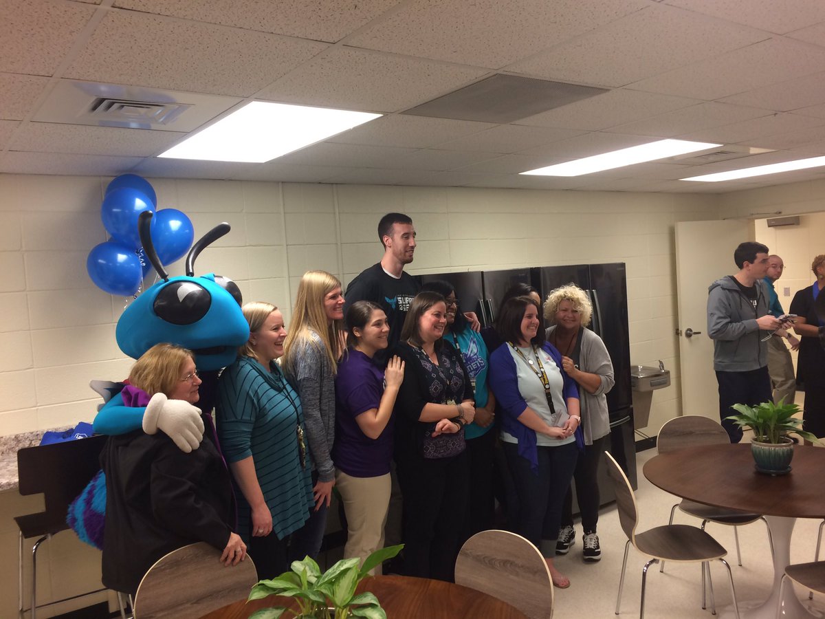 CMSpartnerships's tweet photo. Thank you @Lowes &amp; @hornets for the teacher's lounge renovation @scsuperhero #cmsengage @HugoTheHornet https://t.co/AhdvNfpD10