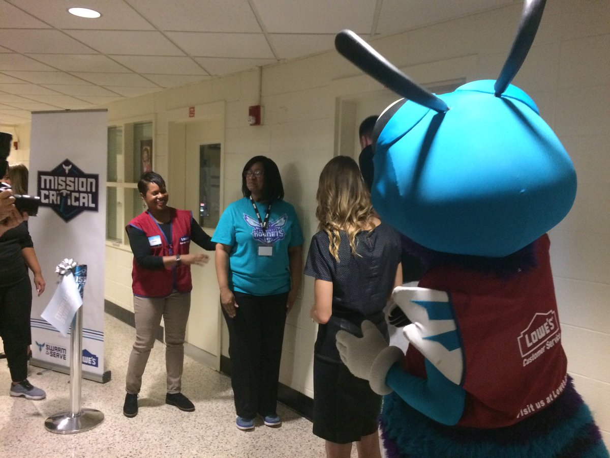 CMSpartnerships's tweet photo. Thank you @Lowes &amp; @hornets for the teacher's lounge renovation @scsuperhero #cmsengage @HugoTheHornet https://t.co/AhdvNfpD10