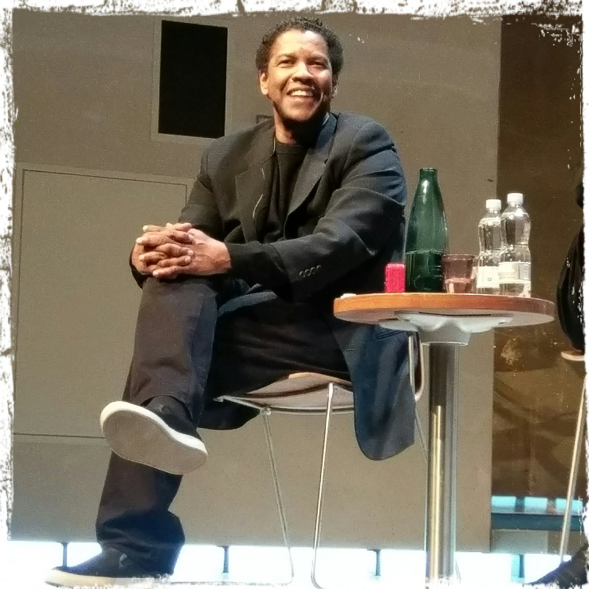 JanaSante's tweet photo. #DenzelWashington talking @FencesMovie tonight at @NationalTheatre London. #ThinkCinematic joy. #FencesMovie in UK cinemas Friday 10/2/17 https://t.co/zZmmrPwhMf