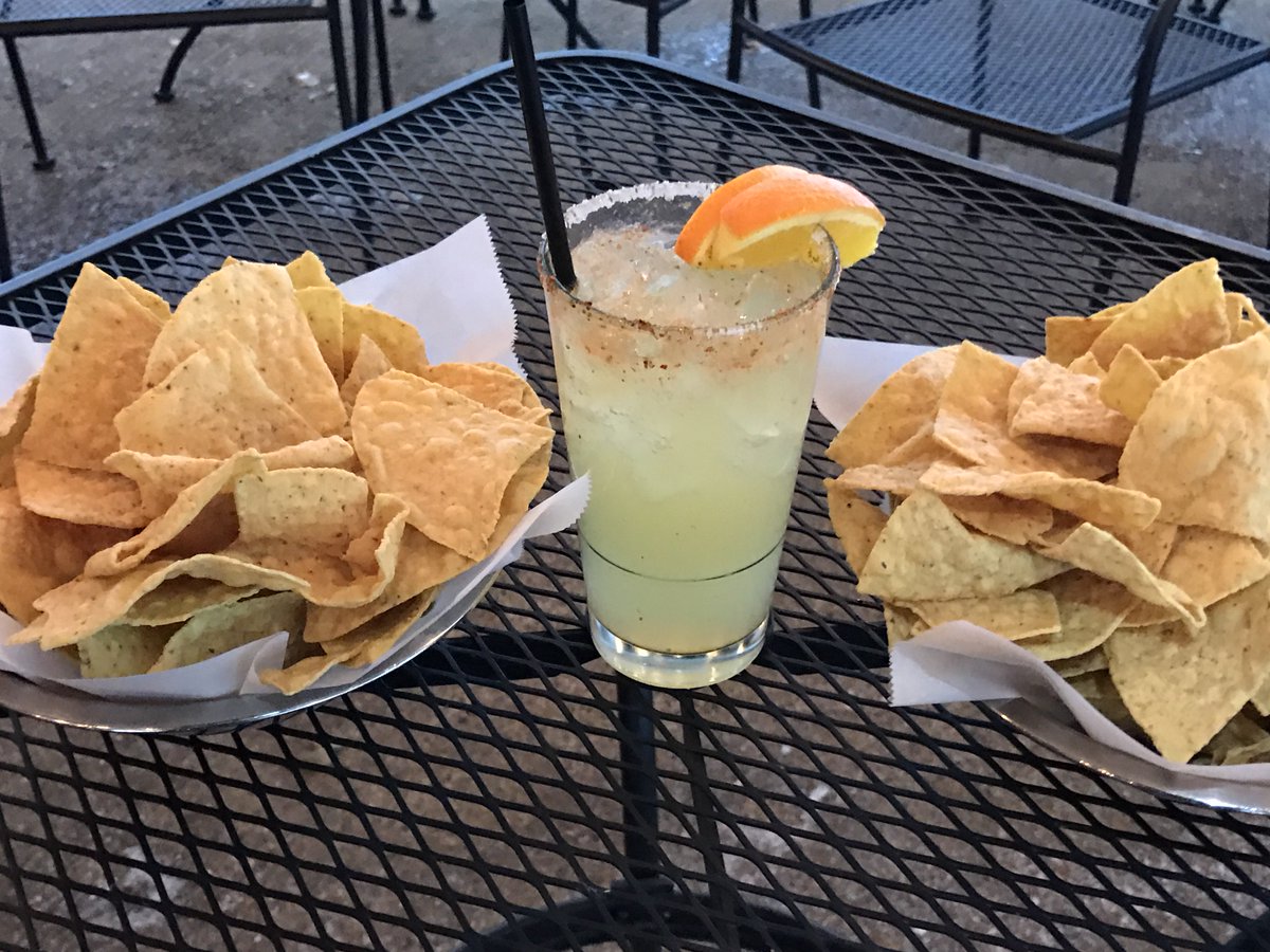 CampuzanoMex's tweet photo. Give this drink a try any time soon its amazing "Paloma" #paloma #campuzano #itsallgoodbaby https://t.co/4bleJCVLRx