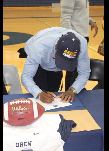_traybo4's tweet photo. Extremely blessed to be able to further my education and football career at THE Reinhardt university @R_U_Football #RUtuff #itsofficial https://t.co/LmCynjeQWQ