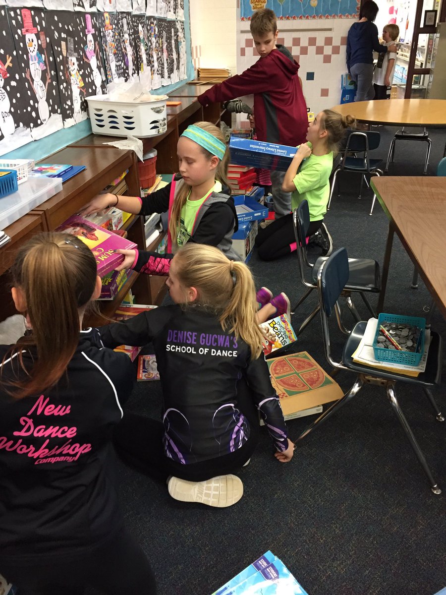 Fifth graders participate in a Day of Service, cleaning both the inside and the outside of our school. <a href="/SASD_OakRidge/">Oak Ridge Elementary</a>