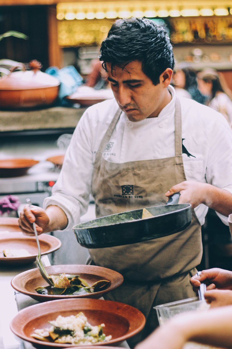 mexicanfoodporn's tweet photo. @AlamFlorian ayer con unos chilaquiles de mole verde y tamalito de mole amarillo. @cmexicana @_mildrelina #CompraLocalmente🇲🇽 https://t.co/e8vASIxmso