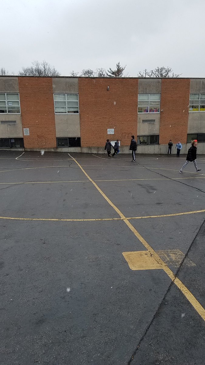 MrsPupillo's tweet image. We had to go outside in the snow today because yesterday we read outside in the heat #moweather #icyallstars