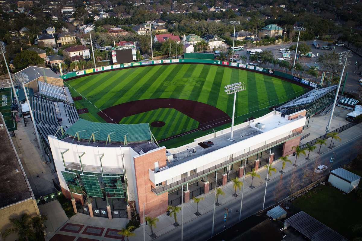 GreenWaveBSB's tweet photo. Down to single digits now - 9 days until first pitch! #RollWithUs https://t.co/C4ivK1qPgf