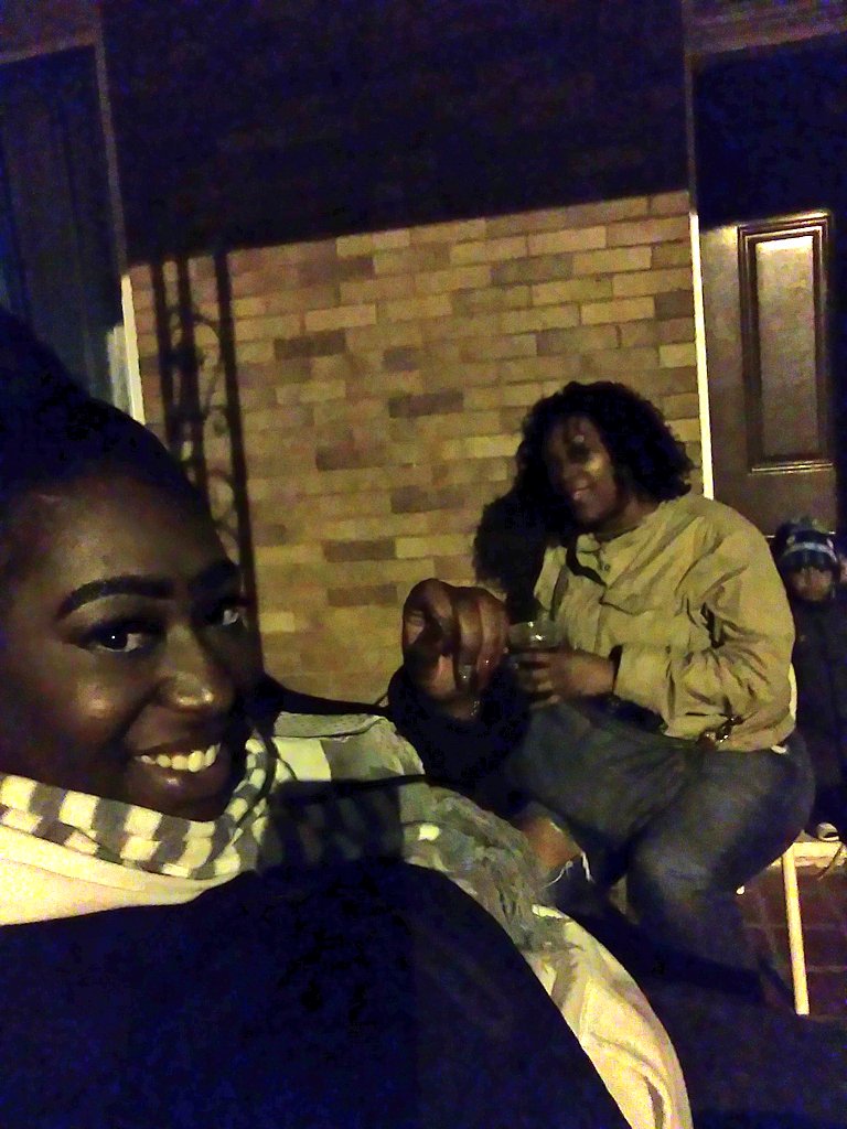 love_Me_Que's tweet photo. Me and the FAM😏😏 #baltimoreShit #sippnonthefront #enjoyingthenotsocoldweather https://t.co/wAnJkAZyud