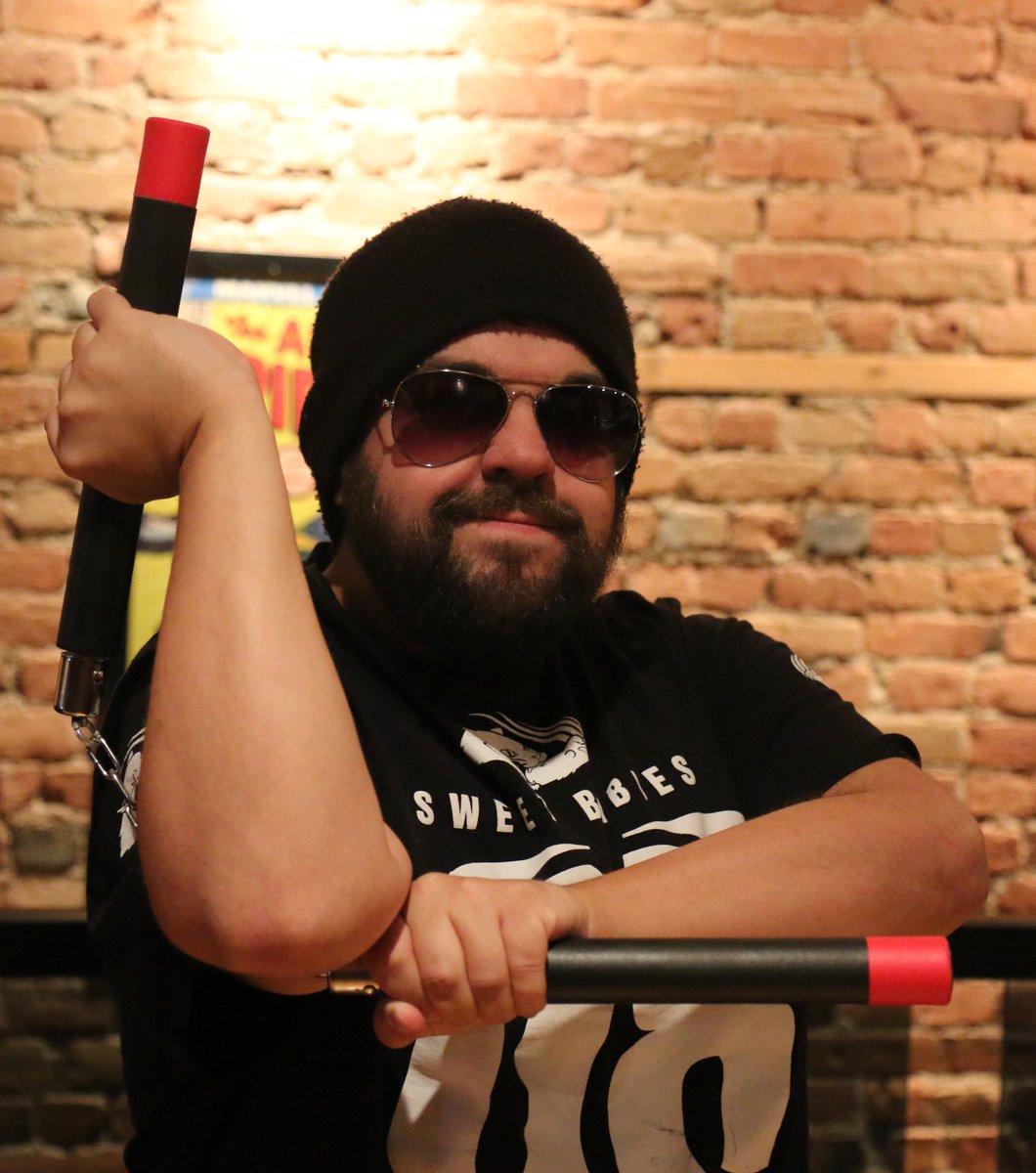 MattMcMuscles's tweet image. While people like @RSSLiam waste their time being CAUTIOUS and SAFE...
I WAS STUDYING THE CHUCKS