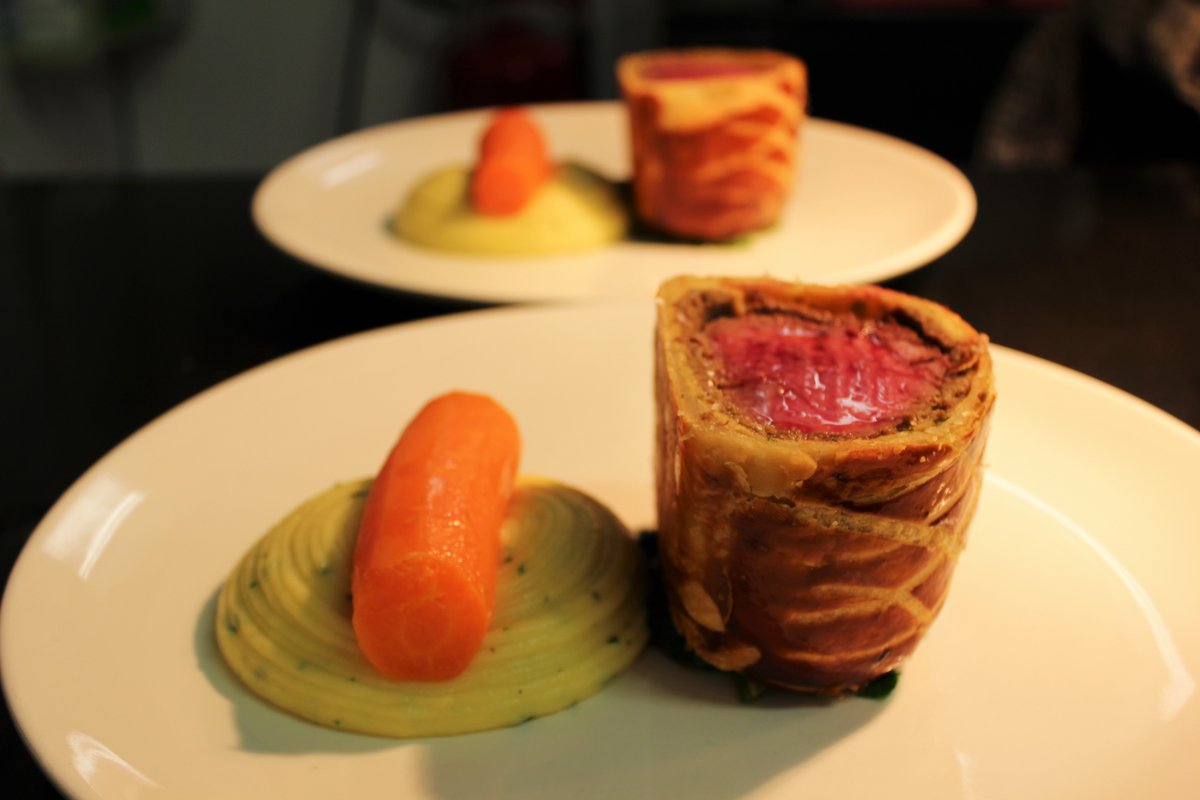 Looking to treat that someone special this #ValentinesDay? Why not try our stunning 3-course meal <a href="/GeorgeIVAmwell/">George IV</a> #beefwelly #lobster #love