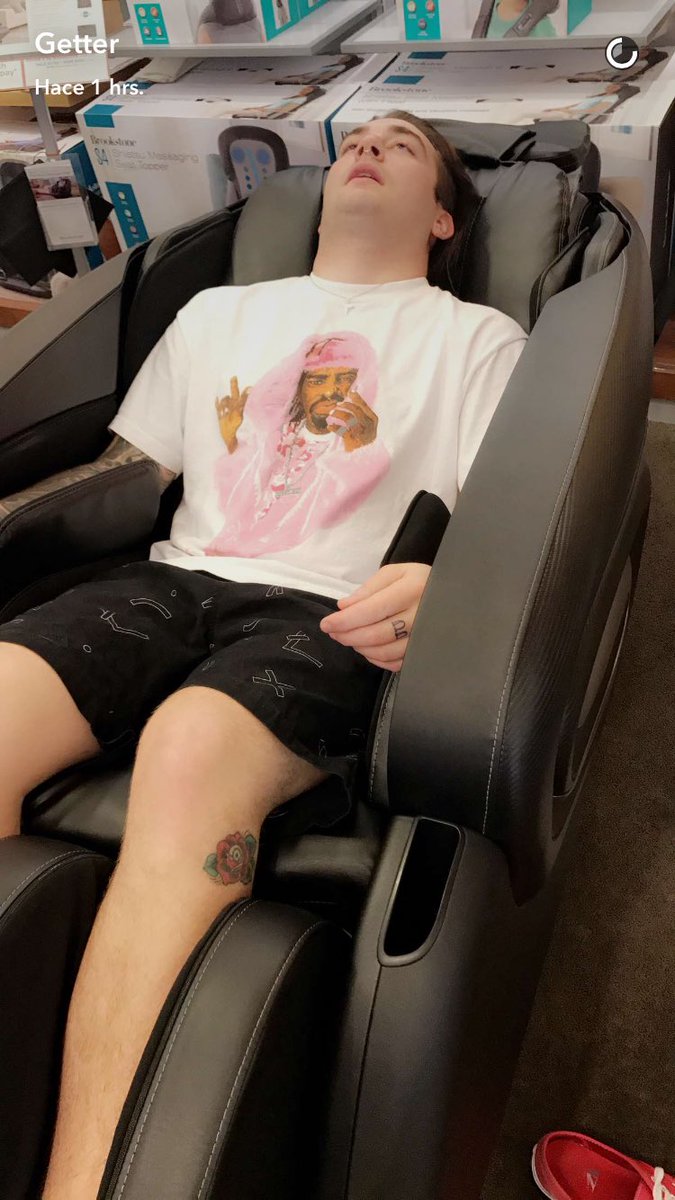sergiousa9's tweet photo. Me when the bass drop so hard @GetterOfficial 🤤 https://t.co/jkluGAMxwR