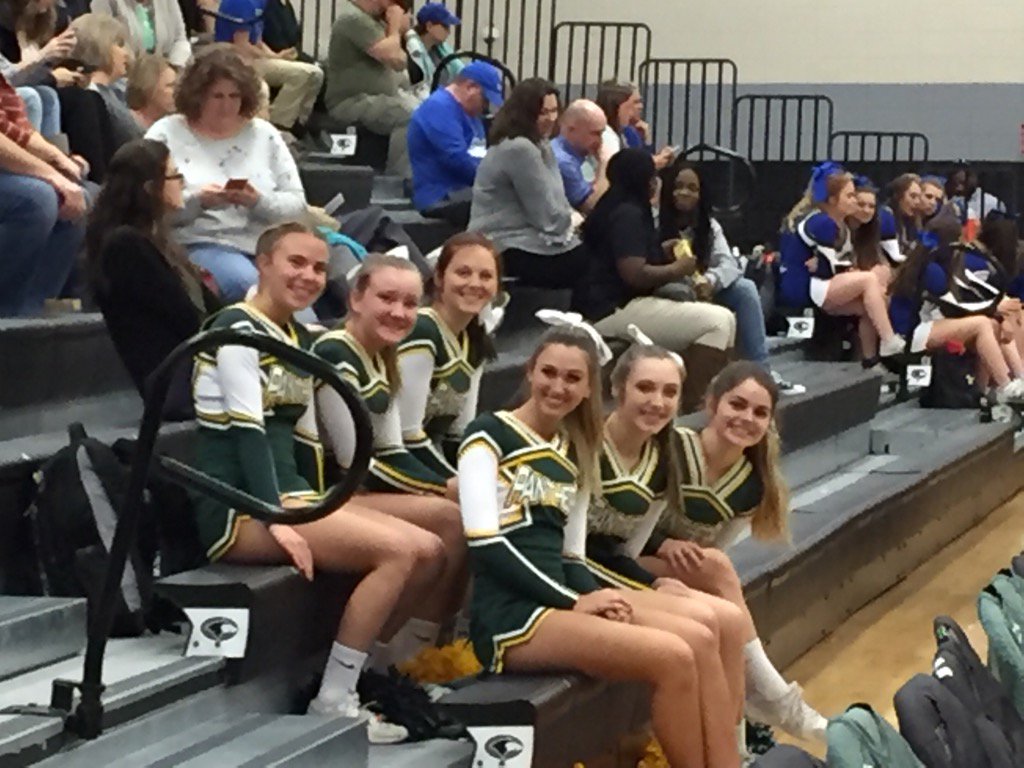 ThePelhamWayASU's tweet photo. PHS cheer supporting the Girls Basketball Team! @Pelhamcheer https://t.co/4HhWwjCqxm