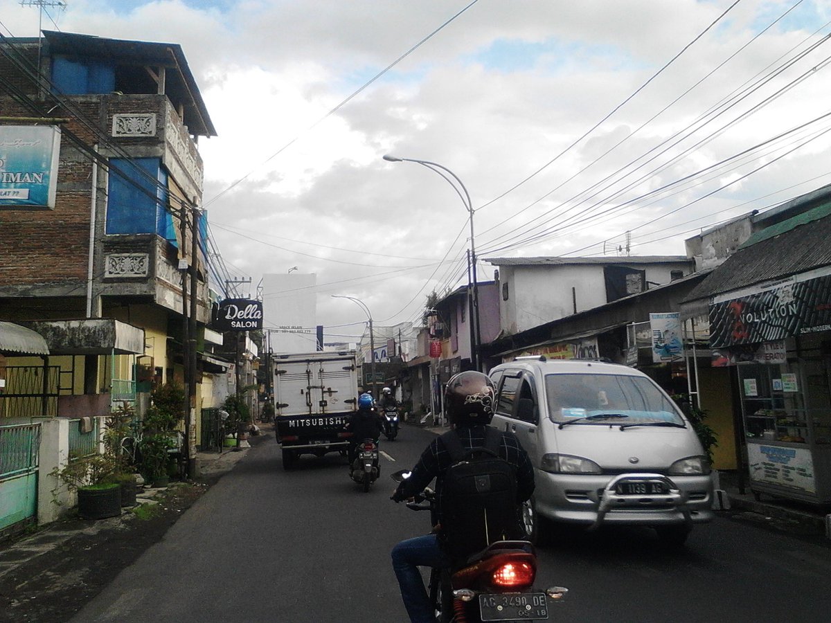 kikimaria8802's tweet photo. Pukul 07.26 lalin jl jakarta terpantau ramai lancar-mariabc2
@Edunewsfm @official_itv #trafficmalang https://t.co/kFepanmZnf