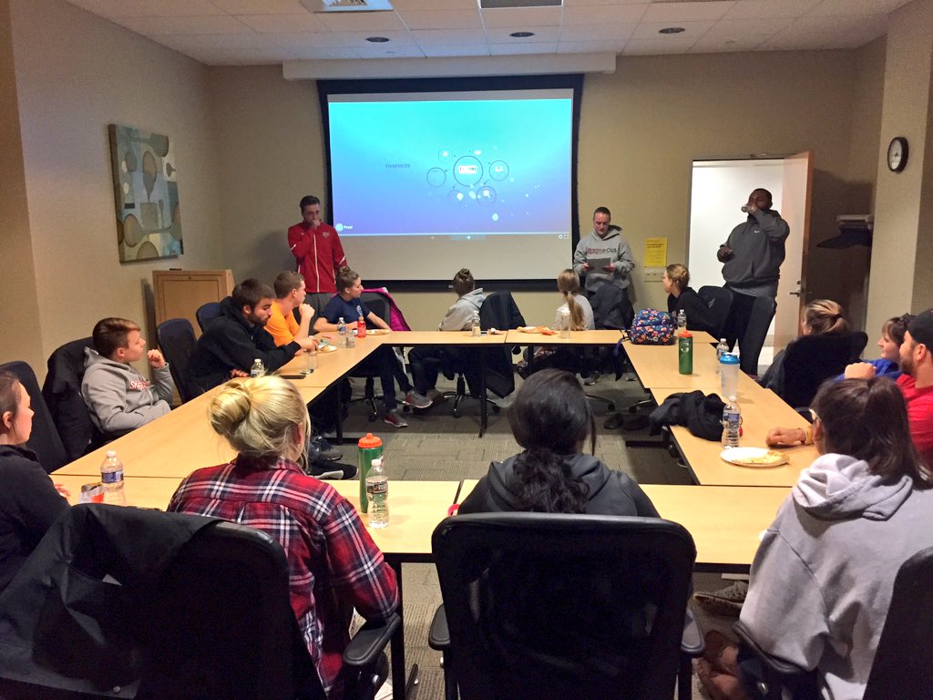 SFU_FLI's tweet photo. Flash Focus Elite members Brandon, Carissa, &amp; Pop putting on the #FocusOnSUPPORT session for the Premier members #PeerLeaders https://t.co/QaqHnhZ2Ct